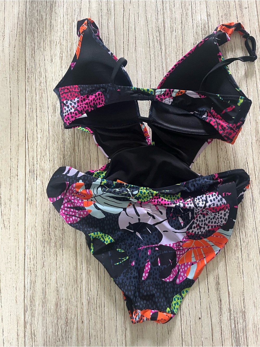Bar III, Palm Prowl Cross Front Monokini Swimsuit, Size Large, EUC - Picture 6 of 12